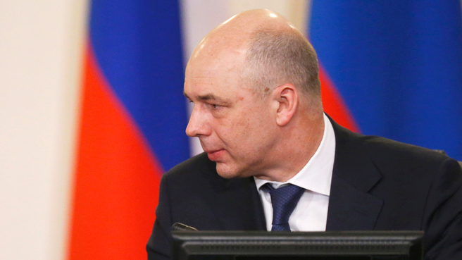Минфин: Рубль РФ переукрепился от фундаментальных значений