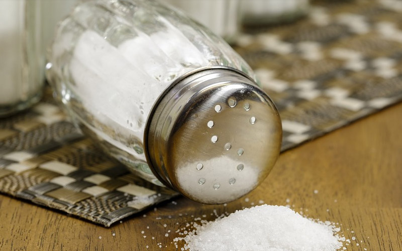 Для борьбы с коронавирусом россияне стали скупать соль