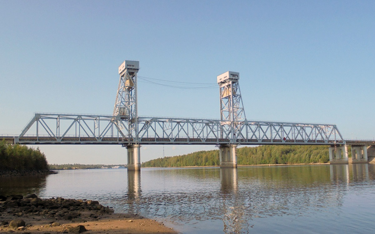 Разводка моста через реку Свирь 